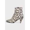 Singered boots in a leopard print
