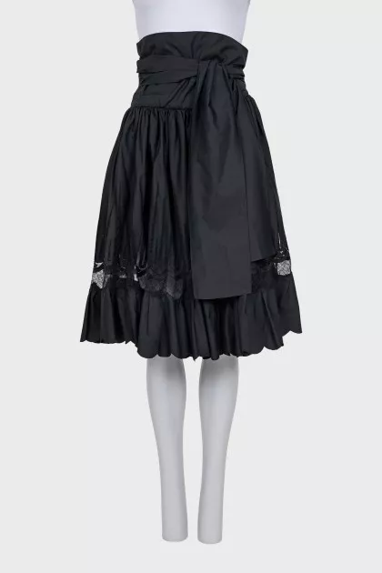 Black skirt with a wide belt