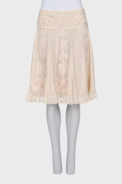 Silk skirt with embroidery decorated with lace