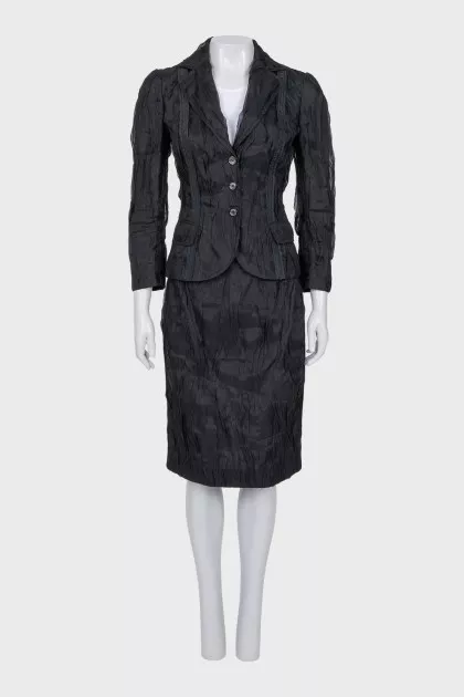 Black pleated suit