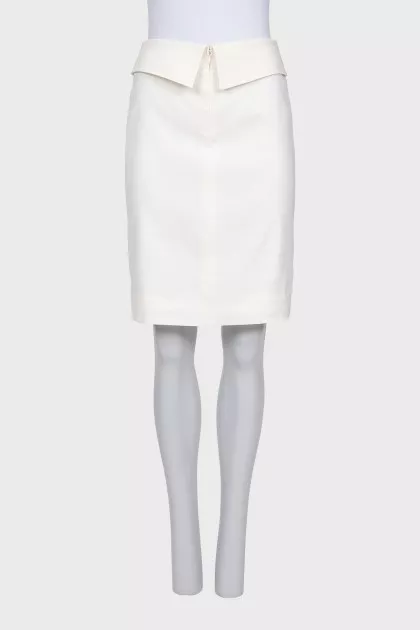 White skirt with a wide belt