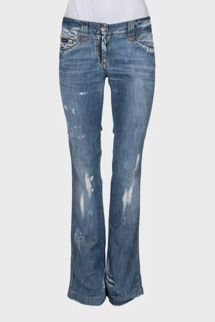 Low rise distressed jeans