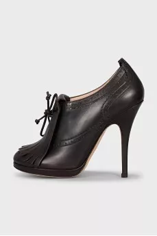 Brown leather shoes with fringe