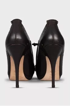 Brown leather shoes with fringe