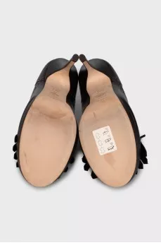 Brown leather shoes with fringe