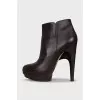 Leather ankle boots with round toes