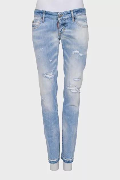 Low-rise jeans with a ripped effect