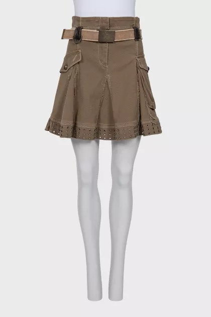 Skirt with a frill decorated with an eyelet