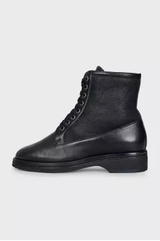 Insulated leather boots with laces