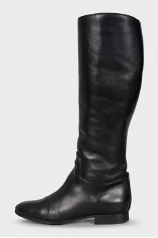 Leather boots with round toes