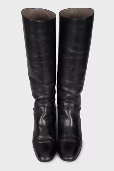 Leather boots with round toes