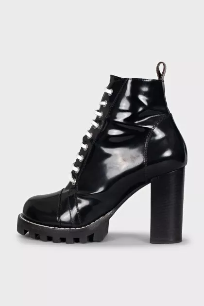 Star Trail leather ankle boots