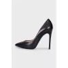 Leather pumps with tag