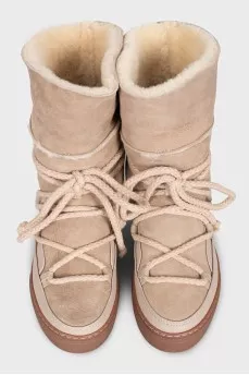 Suede boots with decorative laces
