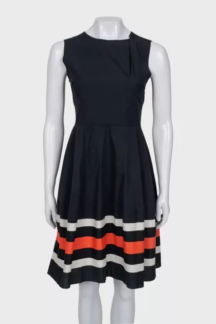 Fitted dress with zipper and stripes