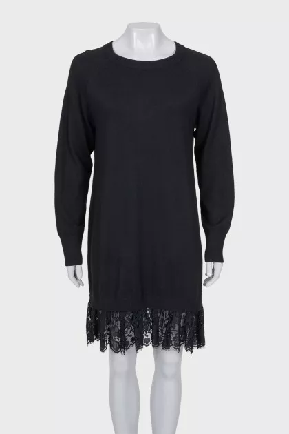Dress with lace at the hem