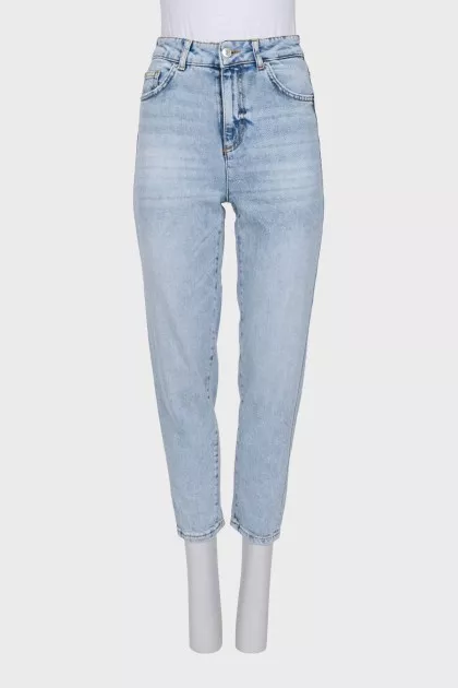 Tapered fit blue jeans