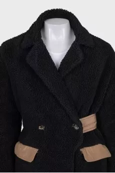 Fitted fur coat with pockets