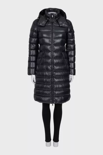 Fitted down jacket with a snap-button hood