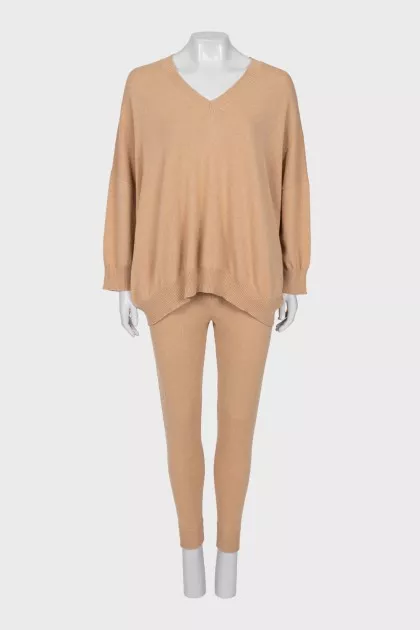 Cashmere suit with tag