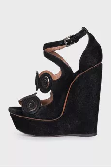Suede sandals with shaped elements