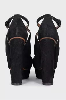 Suede sandals with shaped elements