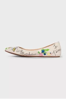 Ballet flats decorated with embroidery