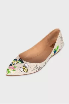 Ballet flats decorated with embroidery