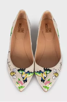 Ballet flats decorated with embroidery