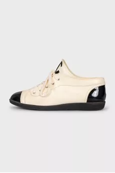 White leather sneakers with contrasting inserts