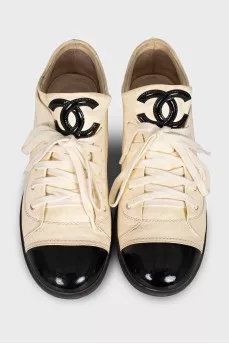 White leather sneakers with contrasting inserts