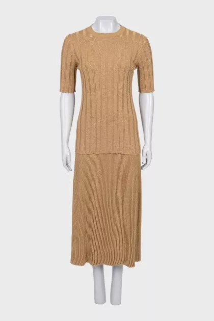 A top and skirt suit with gold thread