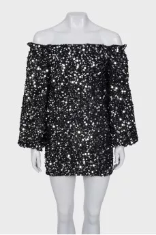 Off-the-shoulder dress decorated with sequins