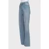Straight-leg blue jeans with a high waist