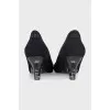 Pointed-toe shoes