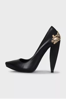 Leather high heels with decoration