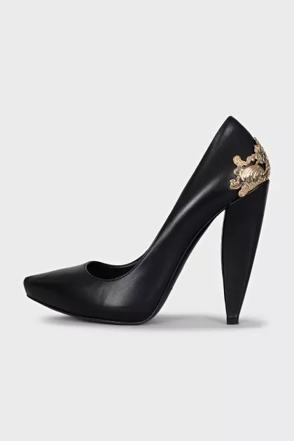 Leather high heels with decoration