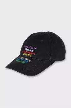 Cap decorated with branded embroidery