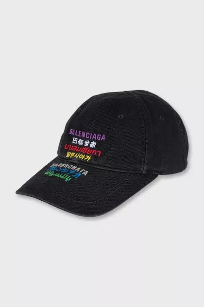 Cap decorated with branded embroidery