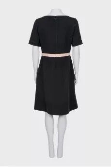 Fitted dress with a front pleat