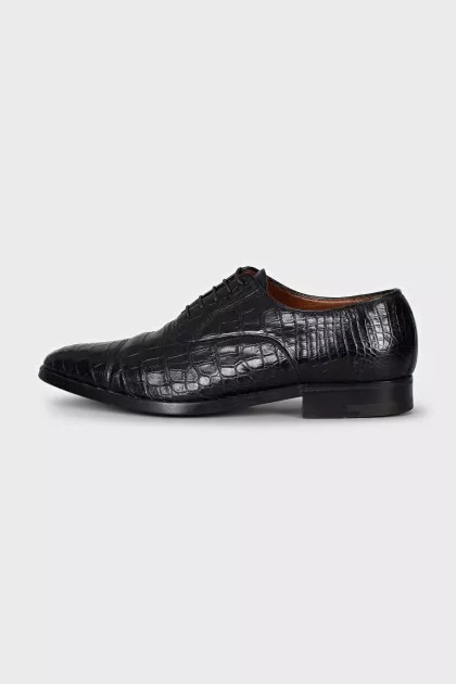 Men's lace-up shoes with embossed leather