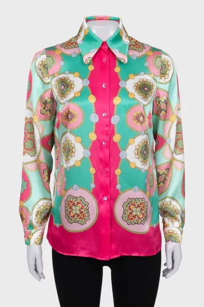 Silk shirt with a bright print and tag