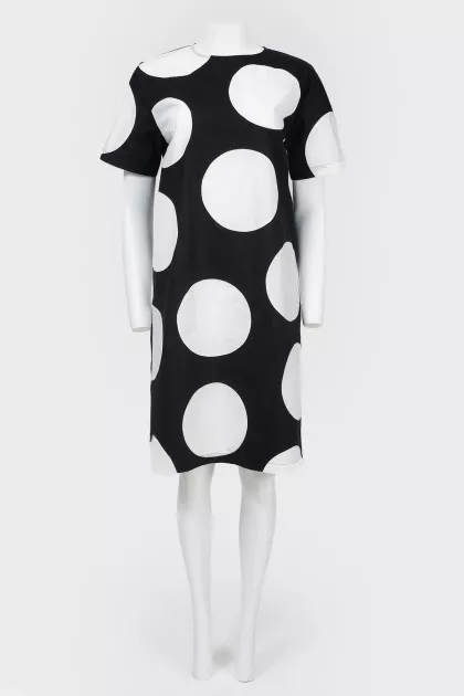 Dress in a direct silhouette