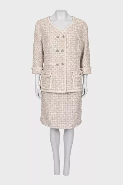 Suit consisting of a jacket and skirt with pockets