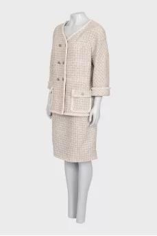 Suit consisting of a jacket and skirt with pockets