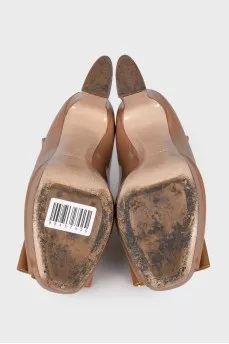 Лаковані туфлі коричневого кольору