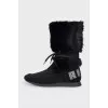 Suede boots decorated with fur