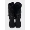 Suede boots decorated with fur