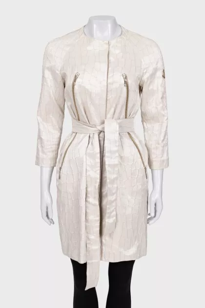 Coat with buttons and belt
