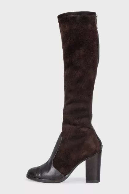 Suede heeled boots with a zipper